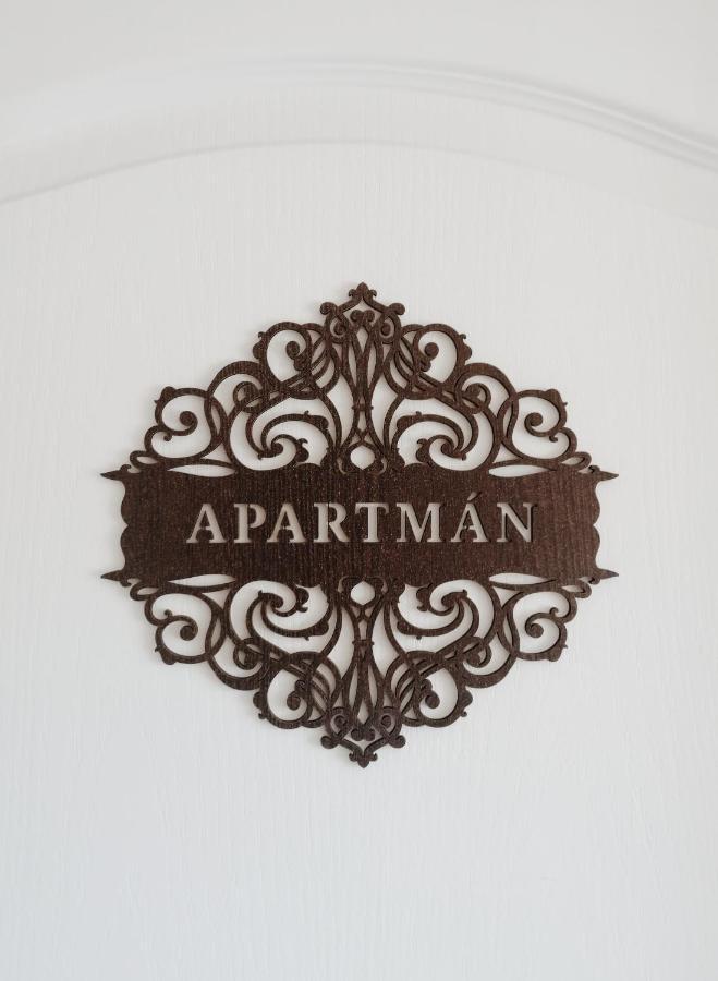 Apartmán pri parku Sered' Esterno foto