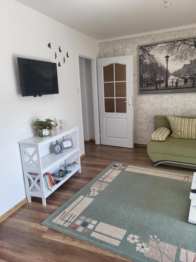 Apartmán pri parku Sered' Esterno foto